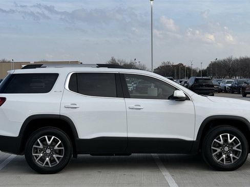 Used 2023 GMC Acadia SLE w/ Driver Convenience Package image 3