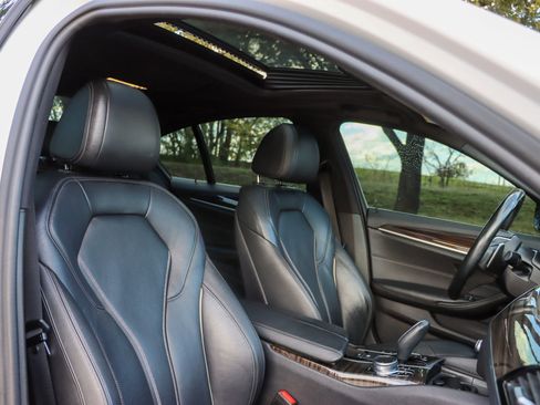 Used 2018 BMW 530e image 21