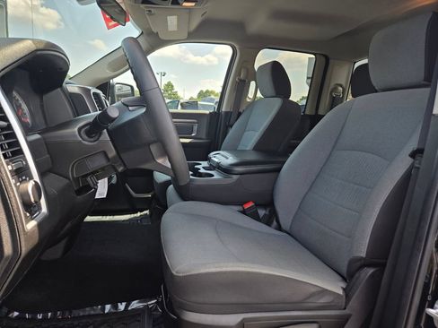 Used 2024 RAM 1500 Classic SLT AWD/4WD image 9