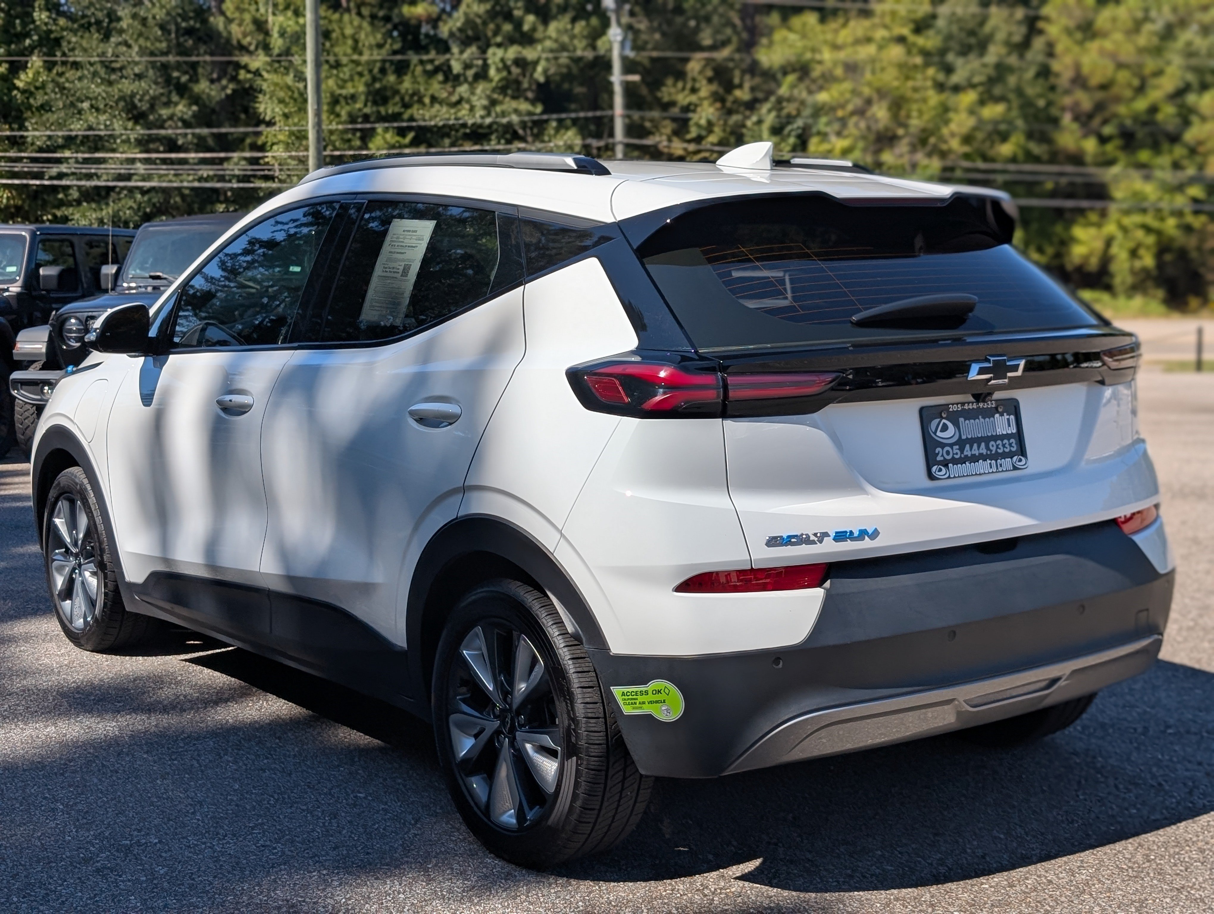 Used 2023 Chevrolet Bolt EUV LT w/ Convenience Package FWD image 7