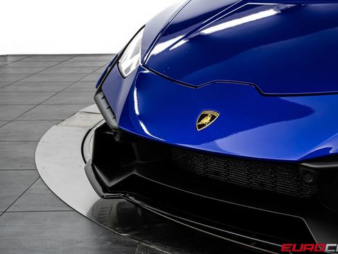 Used 2023 Lamborghini Huracan Tecnica image 12