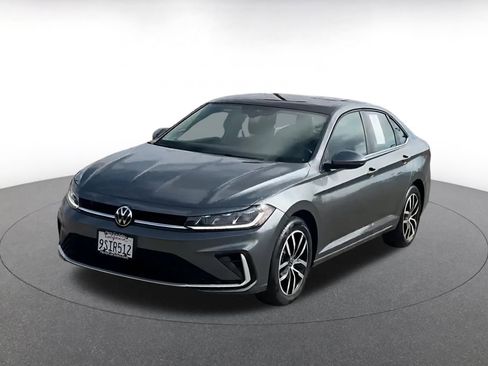 Used 2025 Volkswagen Jetta SE image 10