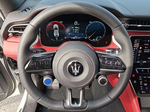 Used 2025 Maserati Grecale GT AWD/4WD image 35