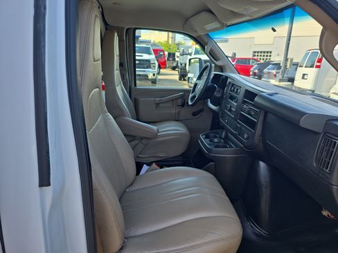 Used 2017 GMC Savana 4500 RWD image 15
