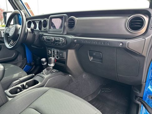 Used 2021 Jeep Wrangler Unlimited Sport AWD/4WD image 32