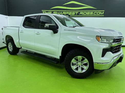 Used 2022 Chevrolet Silverado 1500 LT AWD/4WD image 1