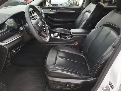 Used 2023 Jeep Grand Cherokee Limited w/ Black Appearance Package RWD image 17