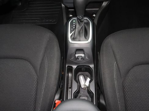 Used 2023 Jeep Renegade Altitude w/ Sun/Sound Group AWD/4WD image 19