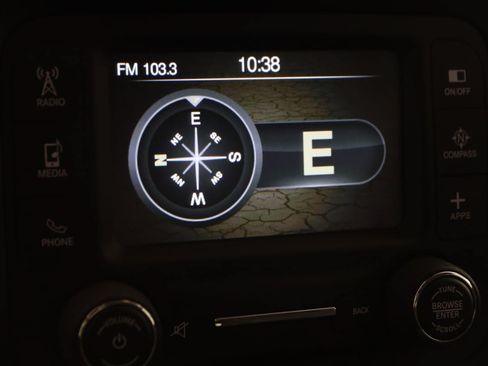 Used 2017 Jeep Renegade Latitude w/ Popular Equipment Group AWD/4WD image 9