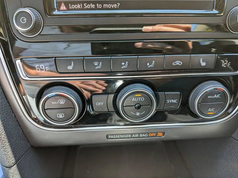 Used 2018 Volkswagen Passat 2.0T R-Line FWD image 50