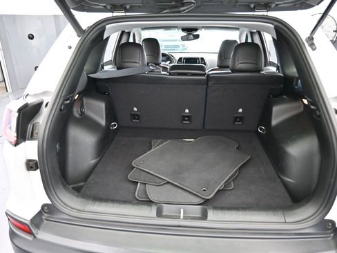 Used 2019 Jeep Cherokee Limited image 38