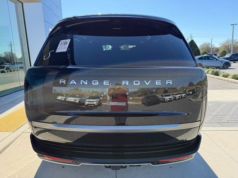 Used 2023 Land Rover Range Rover Long Wheelbase SE image 3