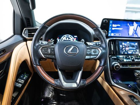 Used 2023 Lexus LX 600 4WD w/ Luxury Package image 39