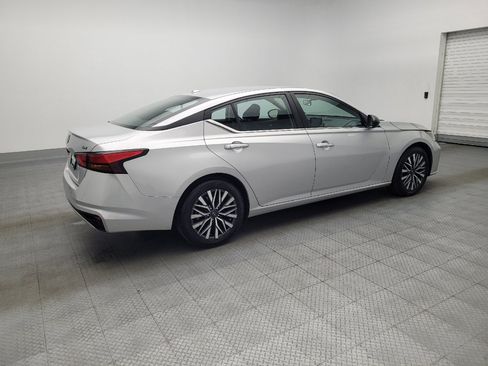 Used 2024 Nissan Altima 2.5 SV image 10