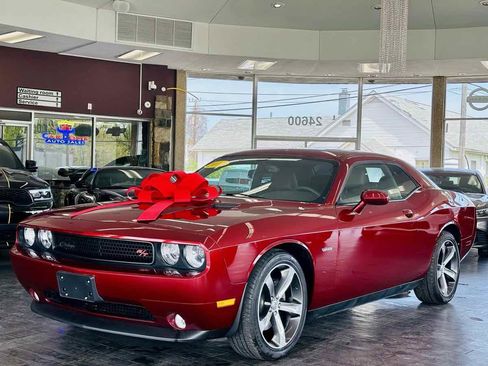 Used 2014 Dodge Challenger R/T RWD image 2