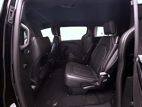 New 2026 Chrysler Pacifica Select image 11