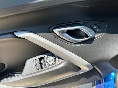 Used 2018 Chevrolet Camaro LT RWD image 4
