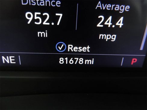 Used 2021 Cadillac XT4 Premium Luxury w/ LPO, Onyx Sport Package image 28