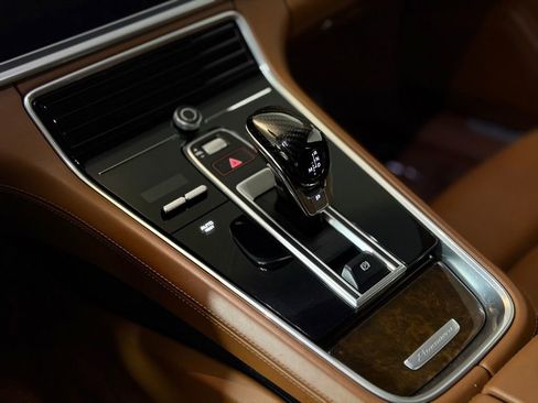 Used 2018 Porsche Panamera 4S image 19