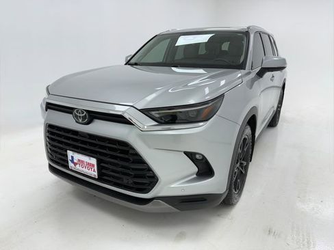 Used 2024 Toyota Grand Highlander FWD image 4