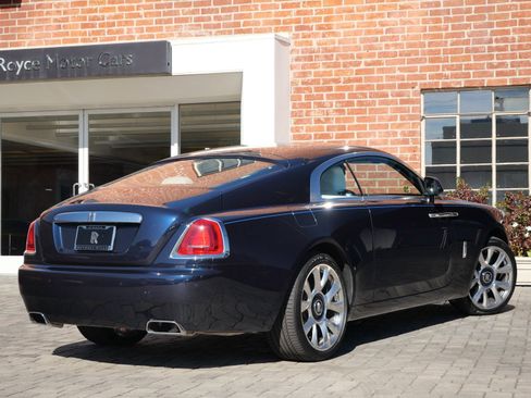 Used 2019 Rolls-Royce Wraith image 2