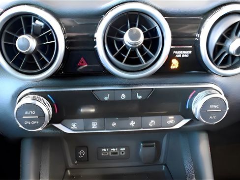 Used 2025 Nissan Sentra SR w/ SR Premium Package image 12