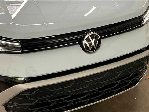 New 2025 Volkswagen Taos SE image 32