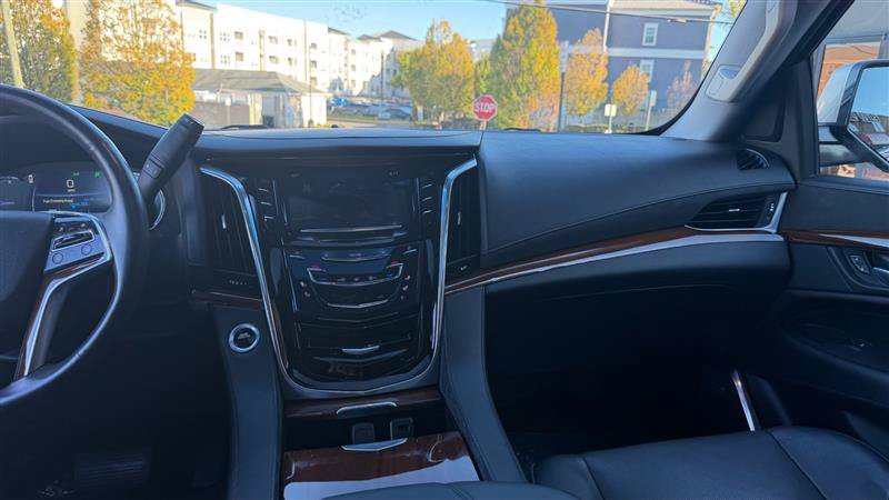 Used 2017 Cadillac Escalade ESV Luxury AWD/4WD image 24