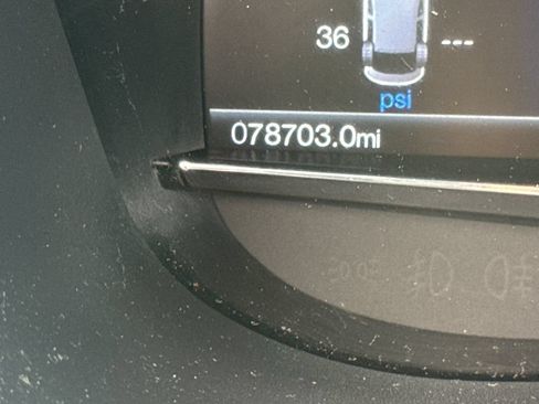 Used 2017 Ford Explorer XLT w/ Equipment Group 202A FWD image 37