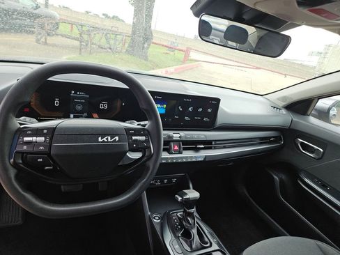Used 2025 Kia K4 FWD image 16