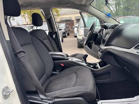 Used 2017 Dodge Journey SE w/ Flexible Seating Group image 13