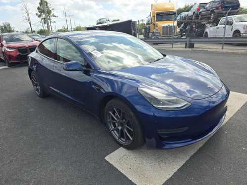 Used 2023 Tesla Model 3 Standard Range image 2