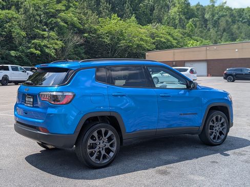 Used 2021 Jeep Compass Latitude w/ Driver Assistance Group AWD/4WD image 9
