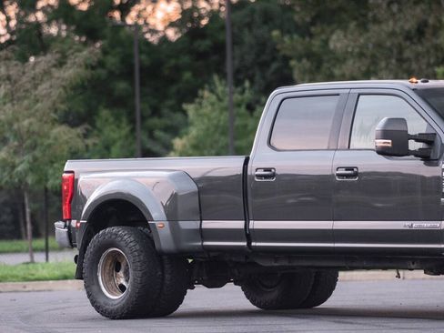 Used 2017 Ford F350 Lariat w/ FX4 Off-Road Package AWD/4WD image 7