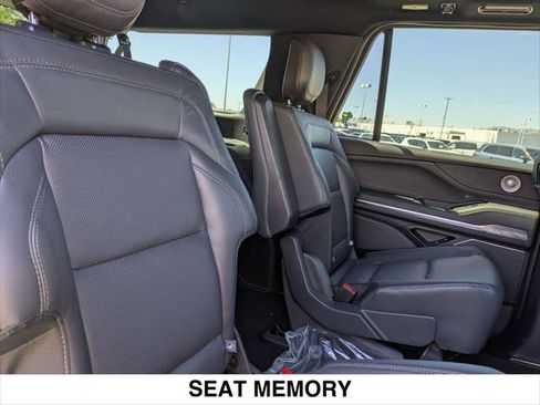 New 2026 Lincoln Navigator L Reserve w/ Jet Appearance Package AWD/4WD image 13