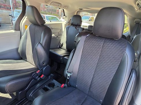 Used 2014 Toyota Sienna SE w/ SE Premium Package w/Entune FWD image 29