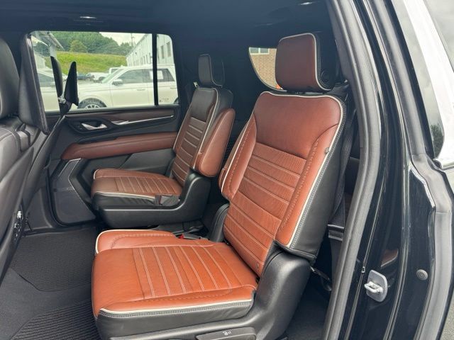 Used 2023 GMC Yukon XL Denali Ultimate AWD/4WD image 21