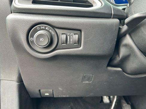 Used 2020 Chrysler Pacifica Touring-L Plus image 18