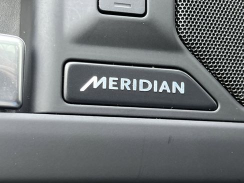 Used 2025 Land Rover Defender 110 S image 33