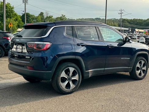 Used 2018 Jeep Compass Latitude w/ Popular Equipment Group AWD/4WD image 3