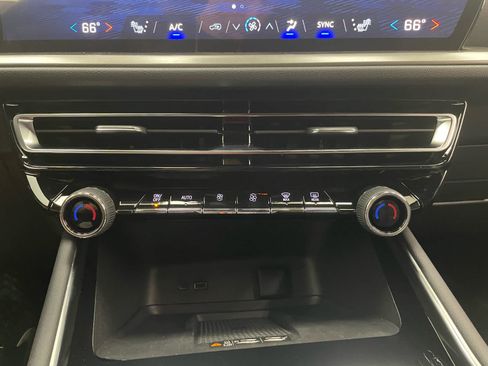 New 2026 Chevrolet Traverse LT w/ Driver Confidence Package AWD/4WD image 6