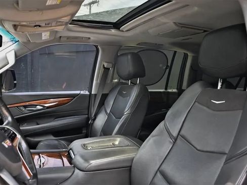 Used 2016 Cadillac Escalade ESV Premium RWD image 17