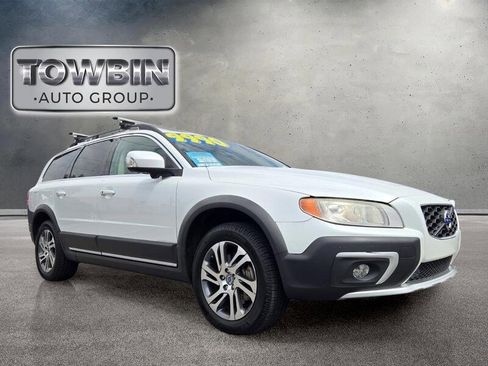 Used 2015 Volvo XC70 T5 Premier w/ Proximity Package FWD image 2