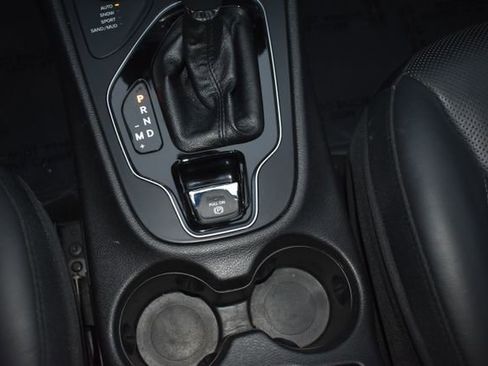 Used 2019 Jeep Cherokee Limited w/ Luxury Group image 34