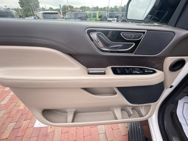 Used 2024 Lincoln Navigator Premiere AWD/4WD image 10
