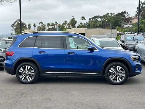 New 2025 Mercedes-Benz GLB 250 4MATIC image 2