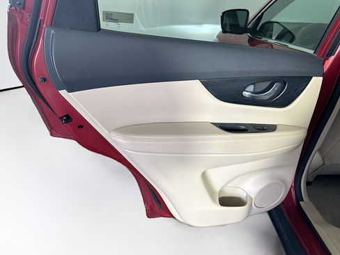 Used 2015 Nissan Rogue SL w/ SL Premium Package image 26