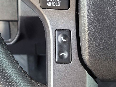 Used 2022 Toyota Tacoma TRD Off-Road AWD/4WD image 32