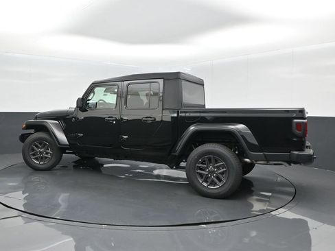 New 2025 Jeep Gladiator Sport image 5
