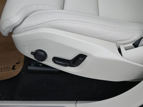 New 2026 Volvo XC90 B6 Ultra w/ Protection Package AWD/4WD image 12